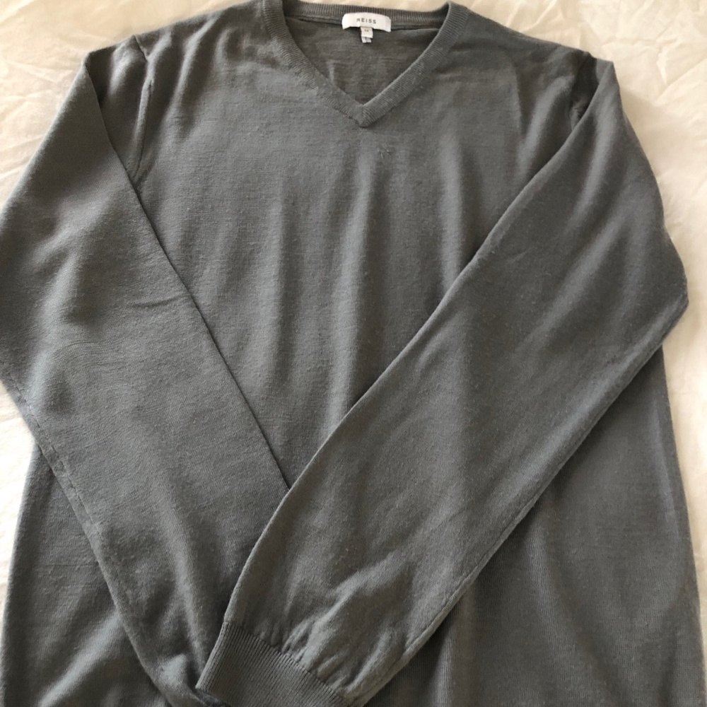 Reiss men's soild gray v-neck sweater